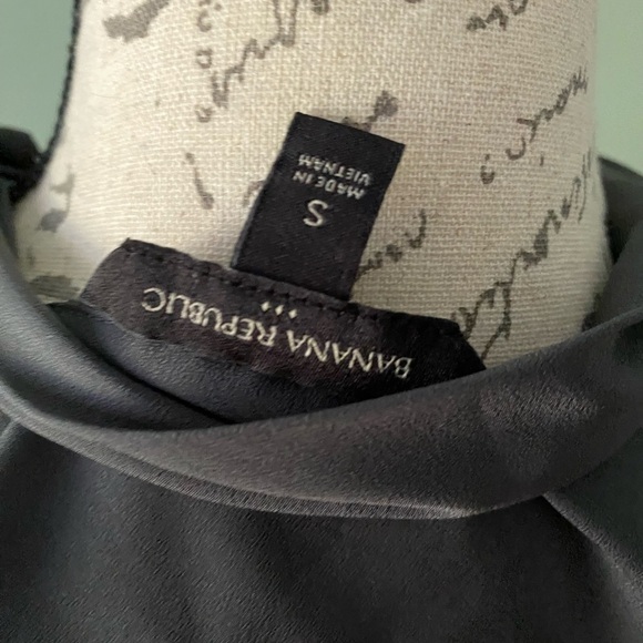 Women’s Banana Republic Tank Blouse with Neck Tie Detail Size Small - Picture 6 of 7